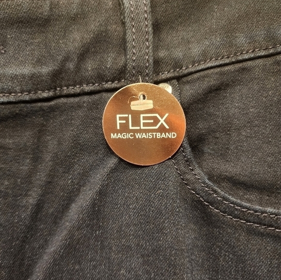 NEW Lane Bryant Curvy Fit Pedal High-Rise Crop Dark Washed Jeans 18 PLUS NWT - Picture 7 of 11